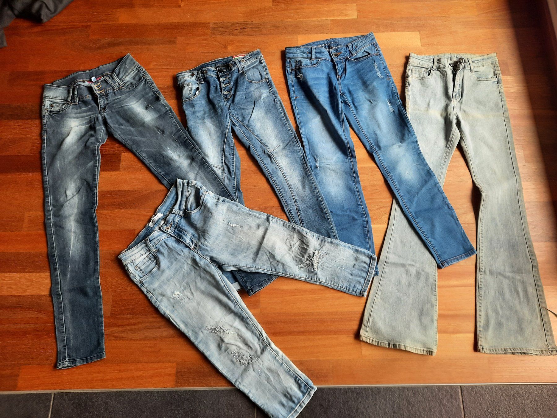 Lotti di vestiti: 5 Damen Jeans Gr.34 - ein Preis ! – Usato da Buchs SG venduto da miska01 1