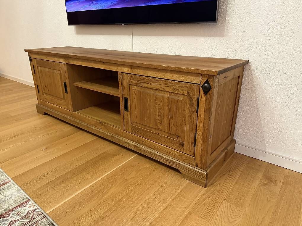 Mobili TV: Massivholz TV Möbel – Usato da Chur venduto da Adnah 1