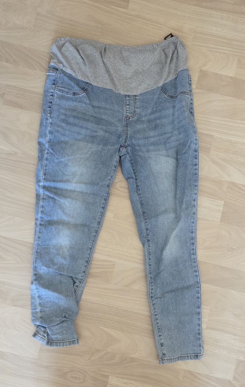 Lots de vêtements: 8 Paar Schwangerschaftshosen – D'occasion à Suhr par Design_by_Debi 1