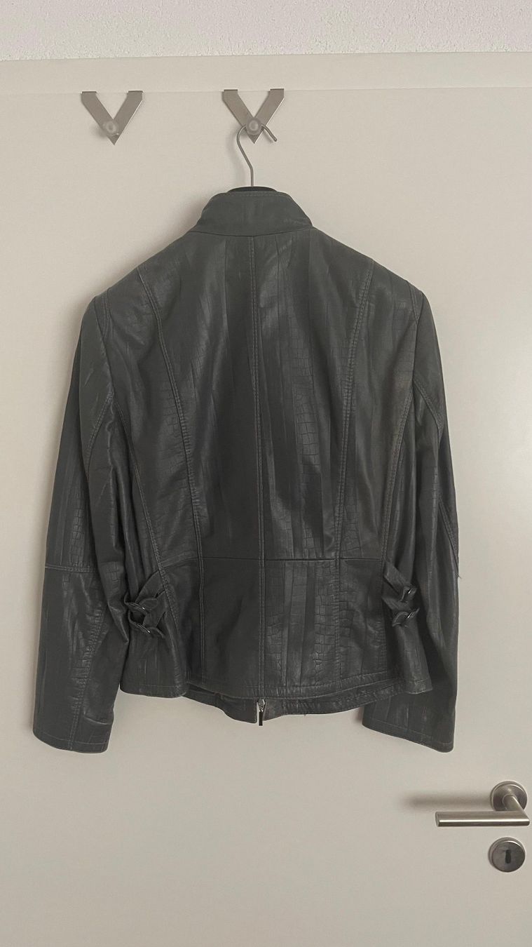 Jacken: Lederjacke Grau – Gebraucht aus Neukirch (Egnach) von sil_88cz 1