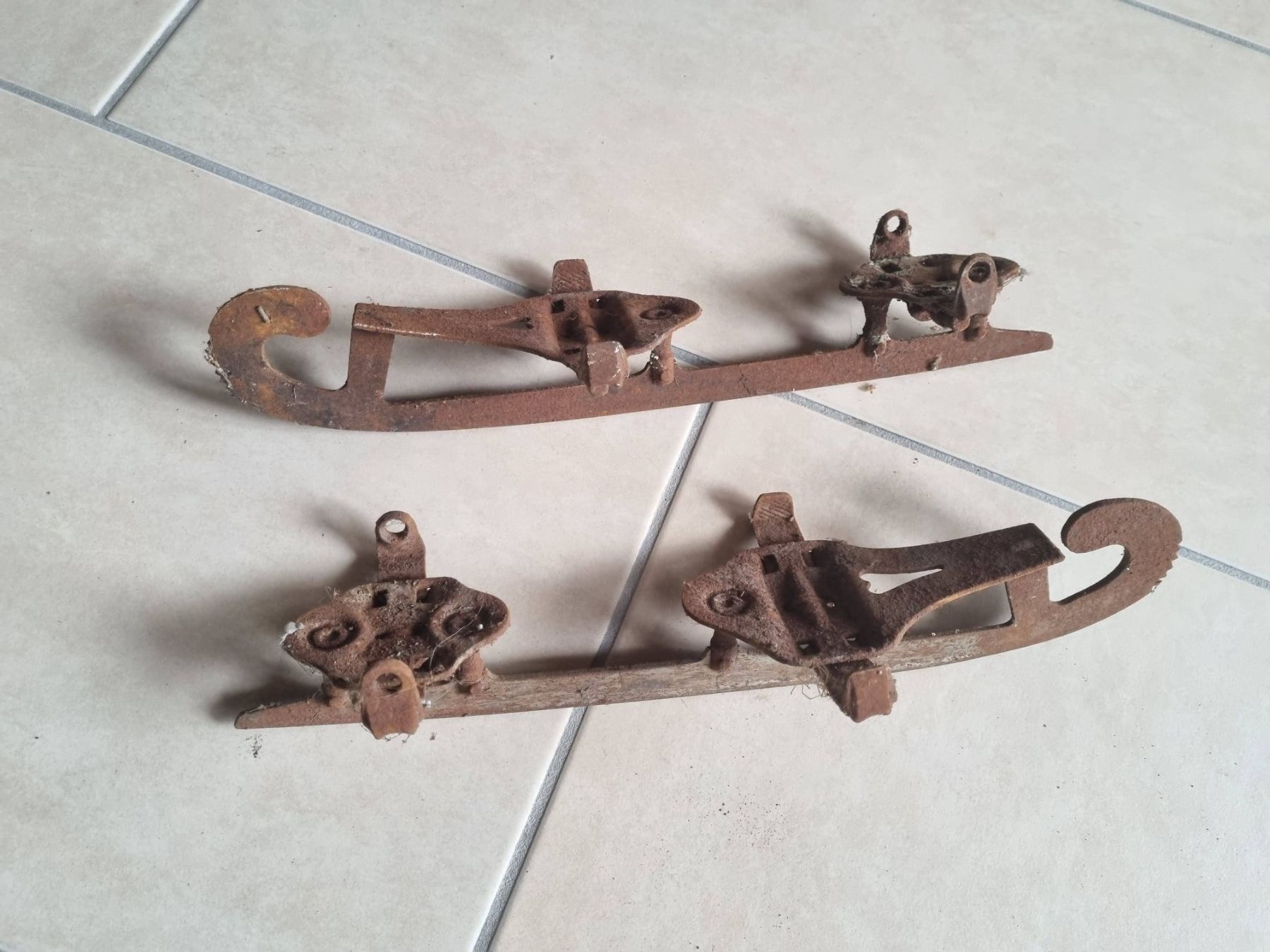 Pattini da ghiaccio: ein paar antike Schlittschuhe - um 1920 Eislauf Eisbahn – Usato da Reinach AG venduto da BrocanteAGSued