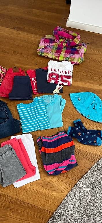 Lotti & Set di vestiti: Kleiderpaket Mädchen Grösse 122/128 20 Teile – Usato da Kastanienbaum venduto da pet_57dn 3