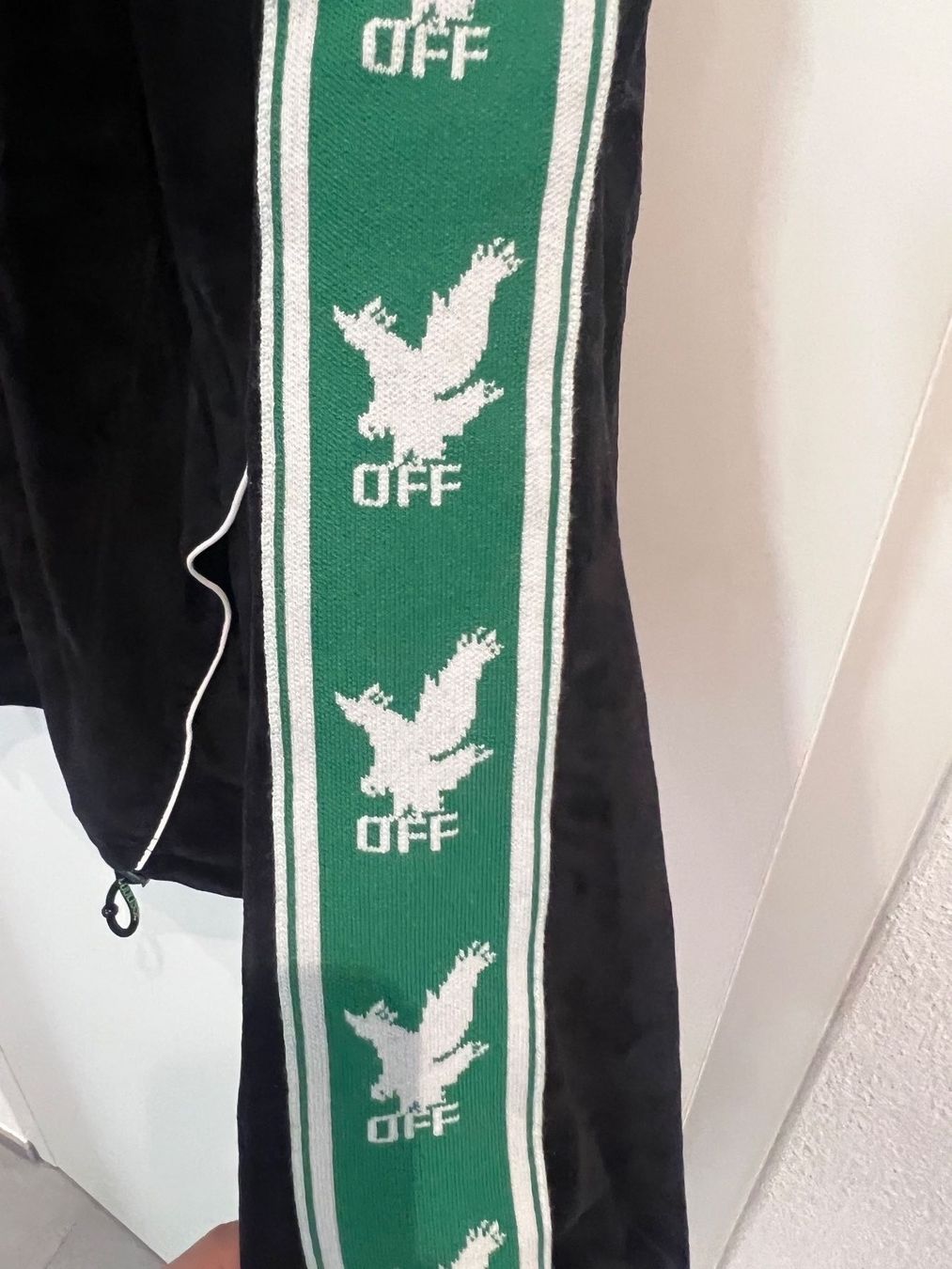 Off-White Pullover & Sweatshirts: Off White Velour Pullover – Gebraucht aus Dielsdorf von Anthony111 3