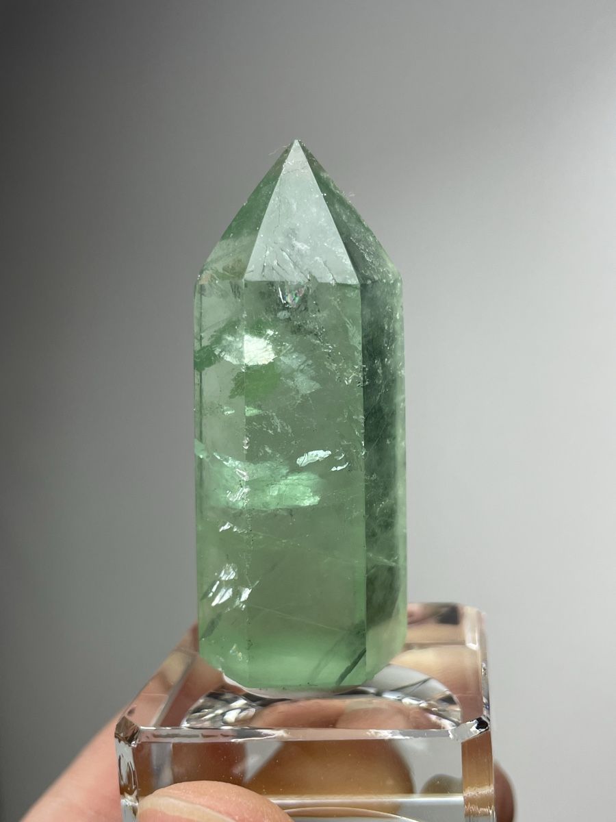 Minerali & Pietre curative: Grüne Fluoritsäule, ca. 5 cm hoch – Nuovo (secondo la descrizione) da Schiers venduto da sisikristall