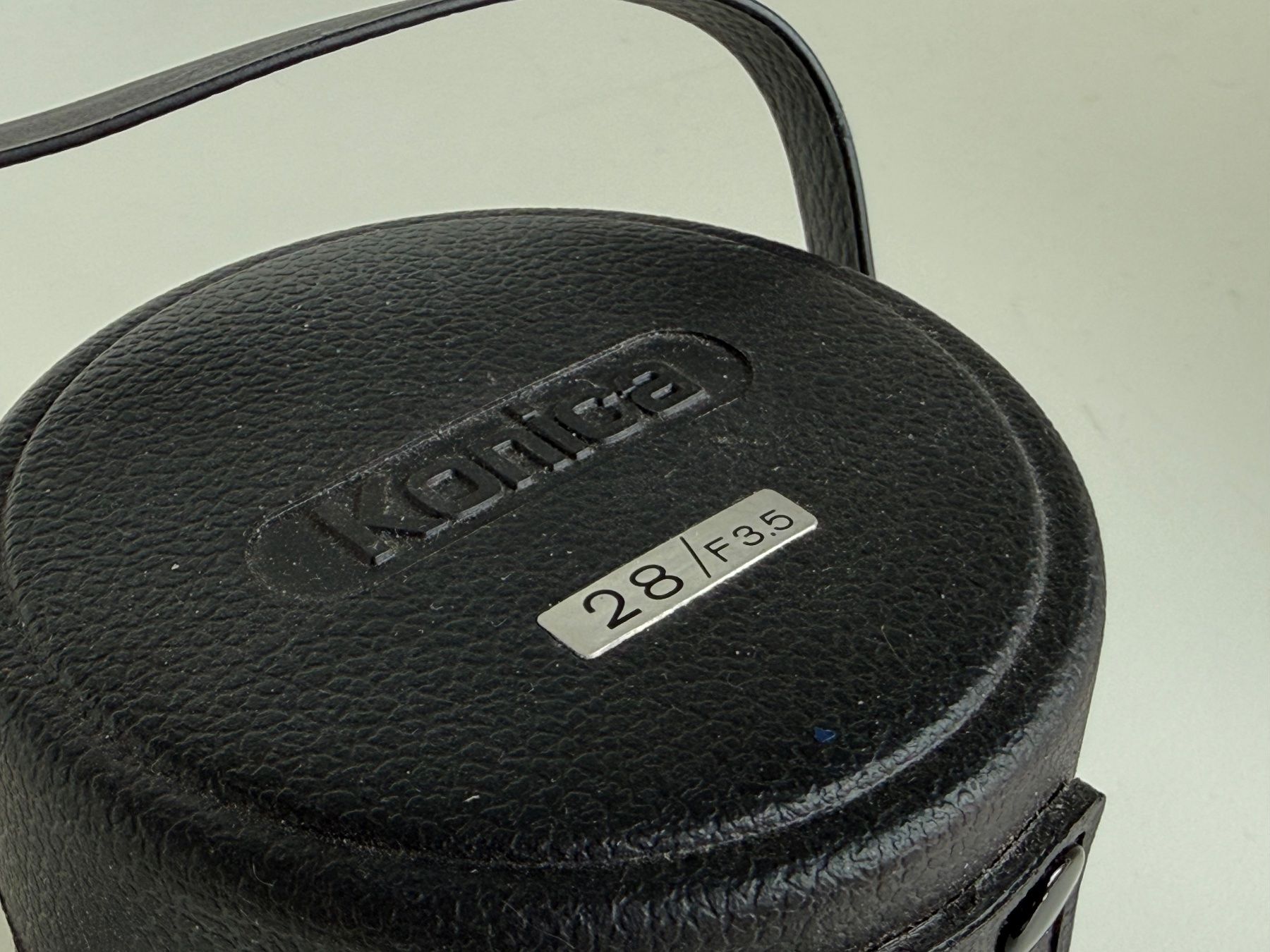 Konica Obiettivi: Konica 28mm F3.5 Hexanon Weitwinkel-Objektiv inkl. Köcher – Usato da Zürich venduto da Loeffel81zh 5