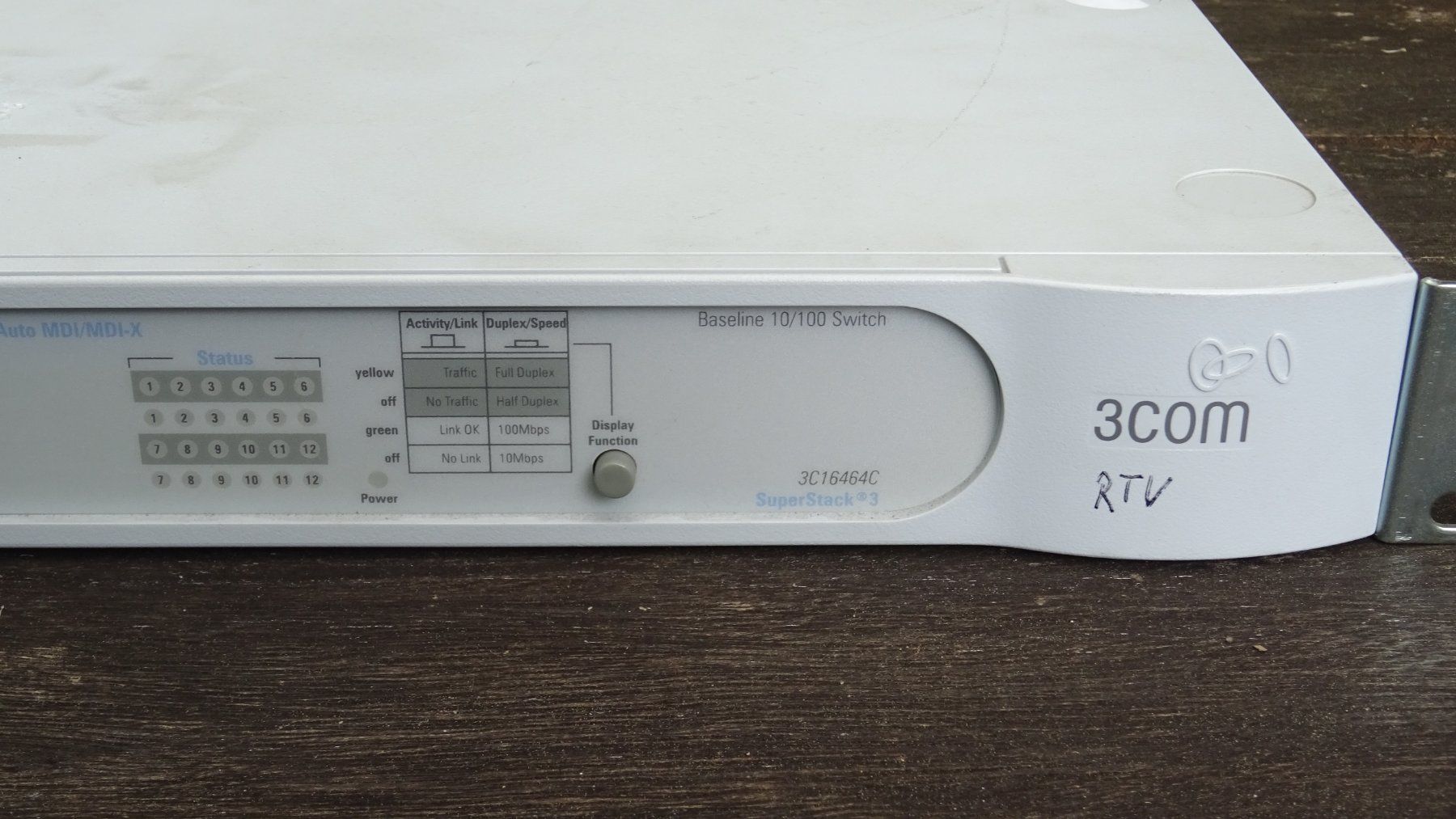 Hubs & Switches: 3Com 12-Port Switch Baseline 10/100 – D'occasion à Riedholz par Leo.L 1