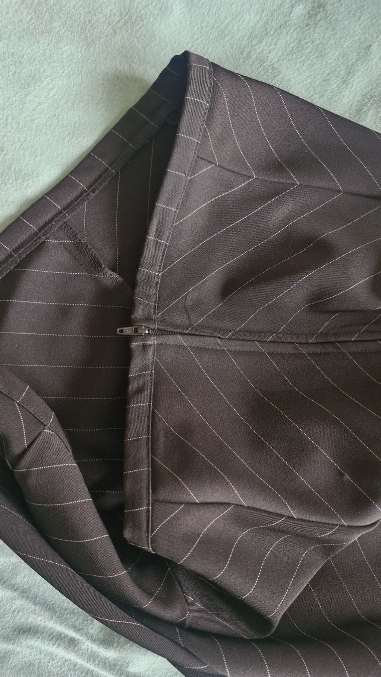 Röcke: Vintage Long Skirt - Stylish & Versatile – Gebraucht aus Bonstetten von Denitza87 1