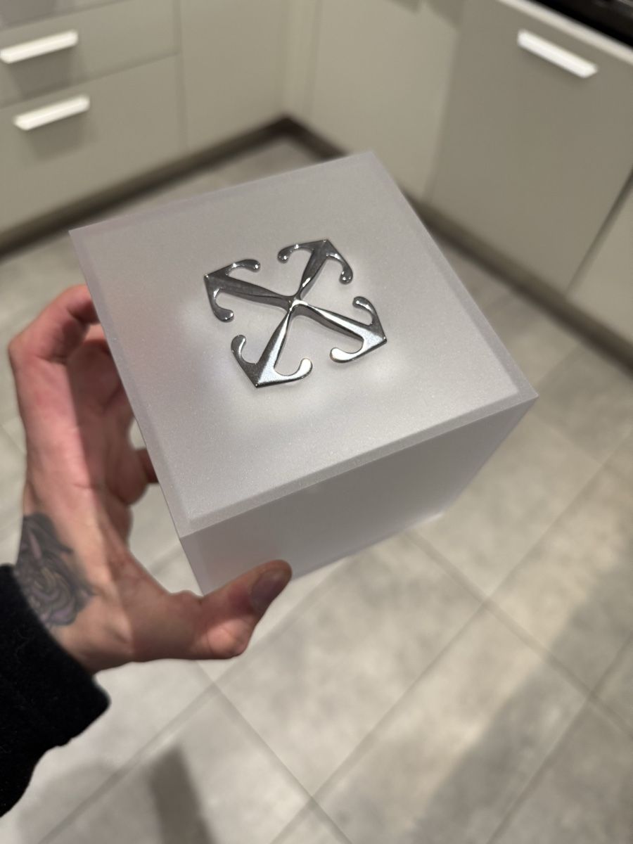 Giochi: Off white cube playing card set new – Nuovo e nell'imballaggio originale da Giubiasco venduto da Darkemperor