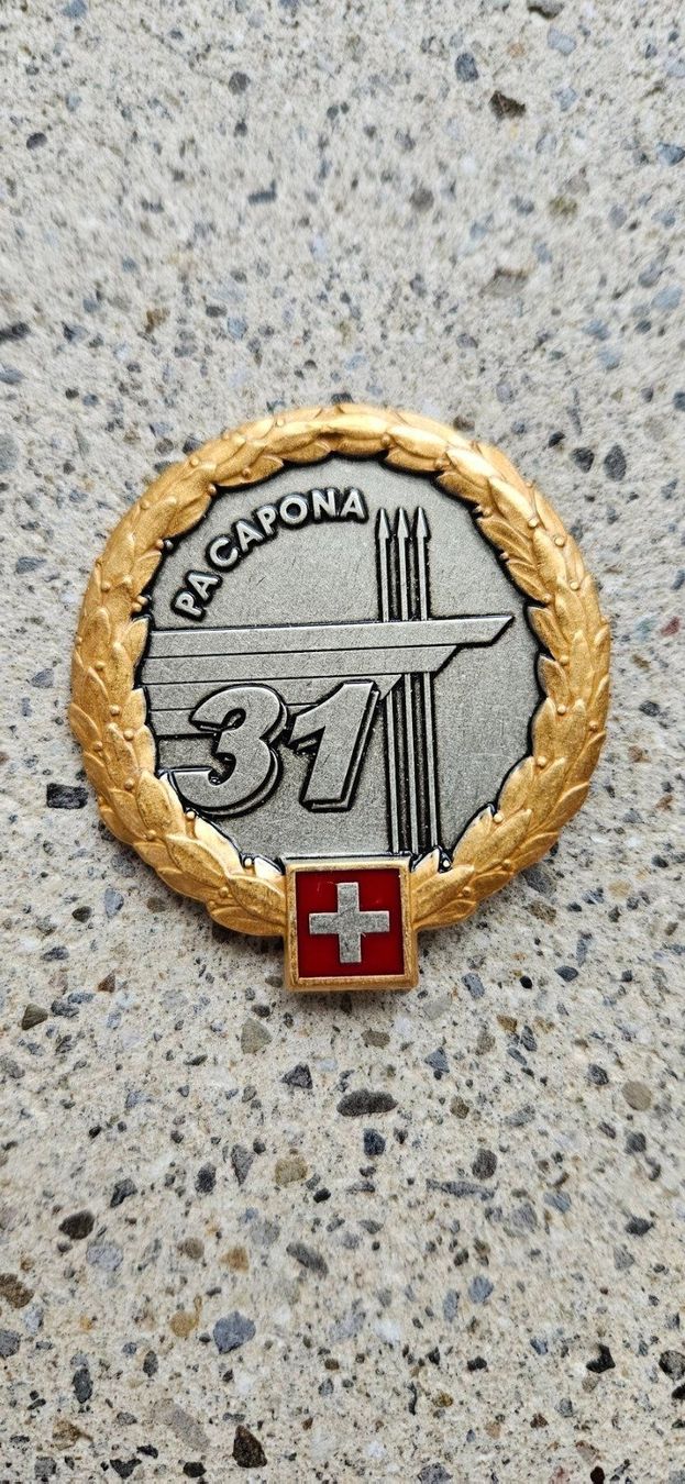 Schweizer Armee Placchette & Badge: *** Beretemblem Gold Offizier Schweizer Armee *** – Nuovo e nell'imballaggio originale da Riedholz venduto da fr_sIruP