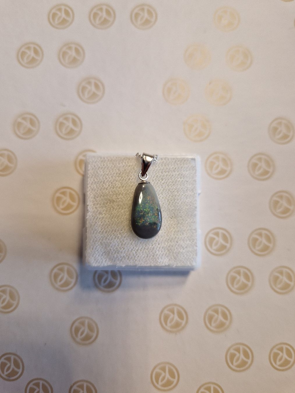 Catenine: collier en opale noire australie – Nuovo (secondo la descrizione) da fribourg venduto da hakoh 1
