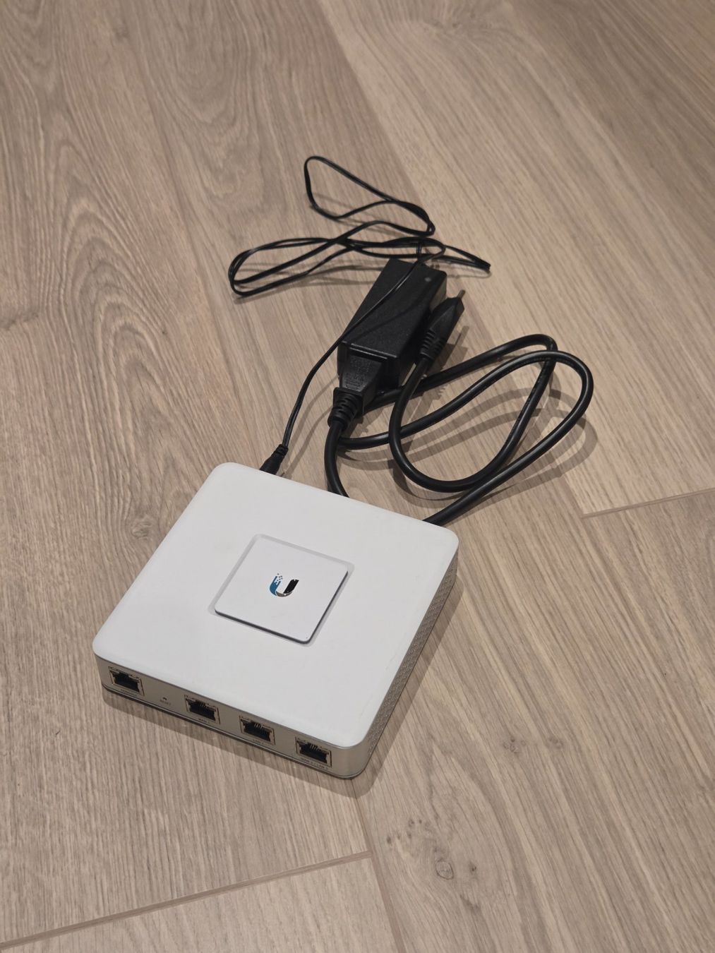 Unifi Modem & Router: Unifi Security Gateway – Usato da Lengnau AG venduto da bdaenzer