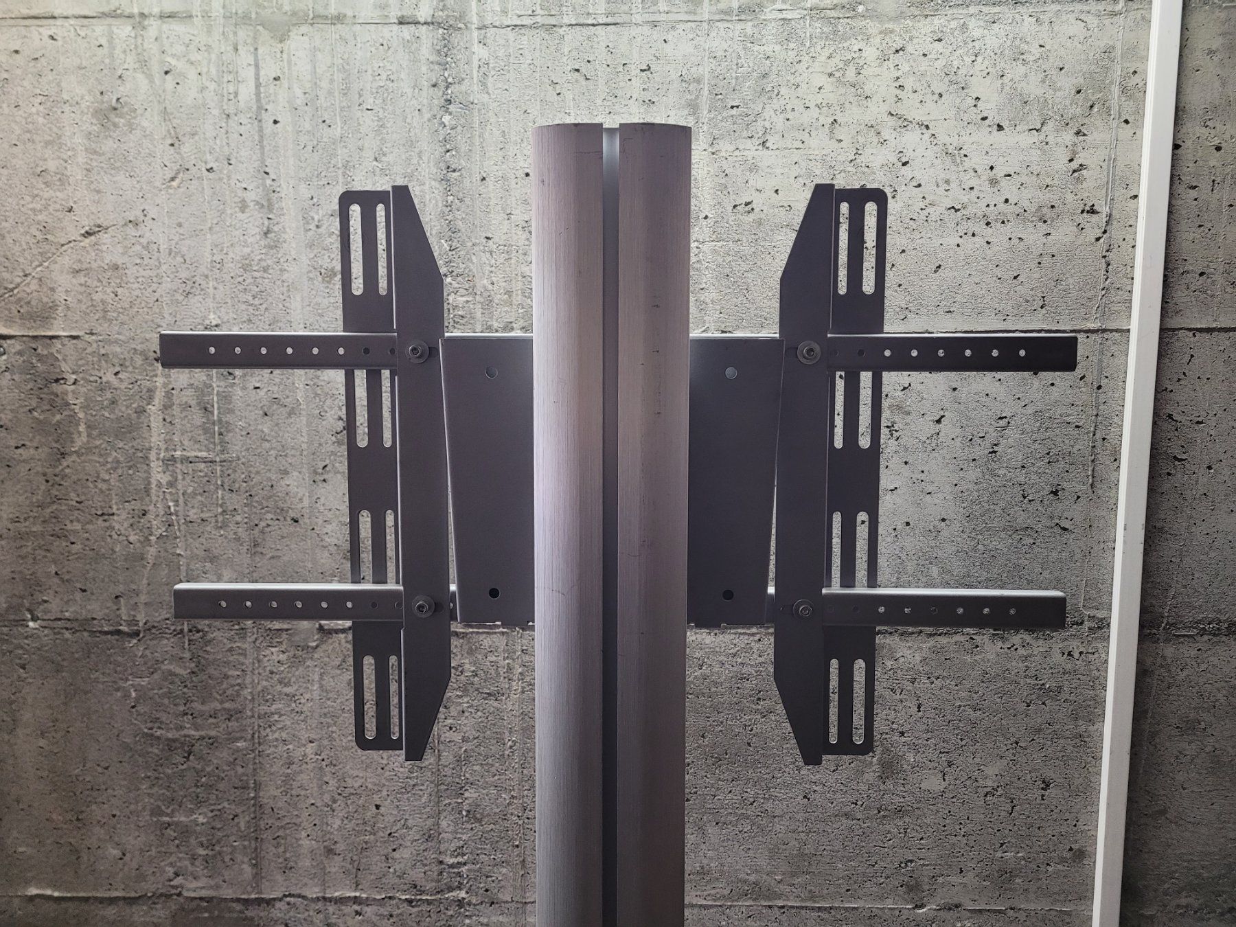 Wandhalterungen: Fernsehständer Rollbar 176cm - Multibrackets - Trolley – Gebraucht aus Vitznau von Night-Fire 3
