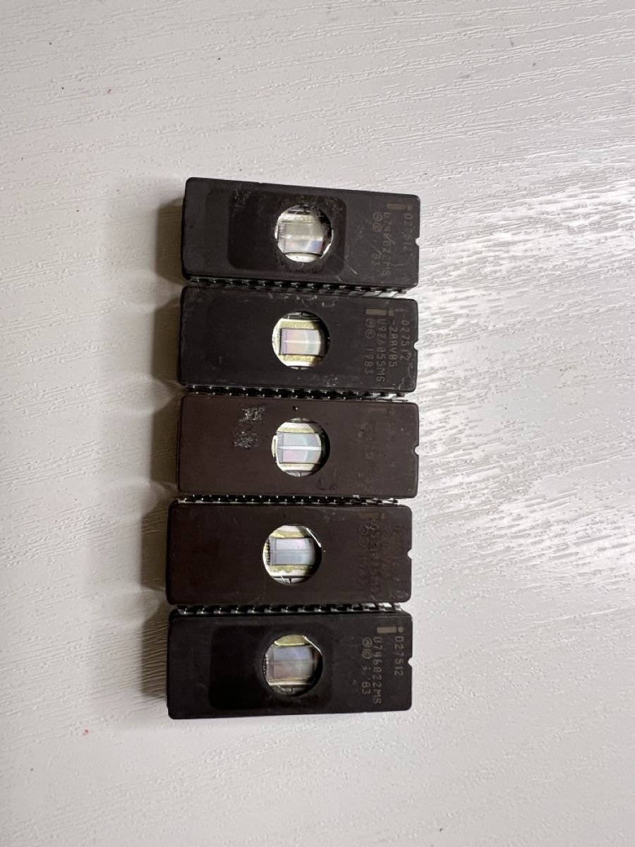 Componenti elettronici: 5x Vintage Intel EPROM D2732A / D2732A-2 UV EPROM IC Chips – Usato da Unterengstringen venduto da Sehr1986