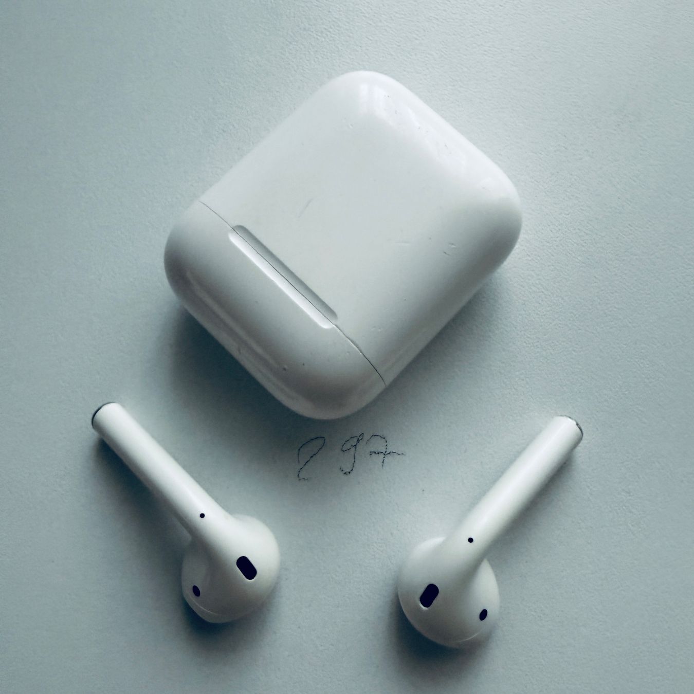 Apple Cuffie: Original Apple AirPods 2 Gen. Wireless Kopfhörer & Case – Usato da Basel venduto da MY.AIRPODS.SHOP 1