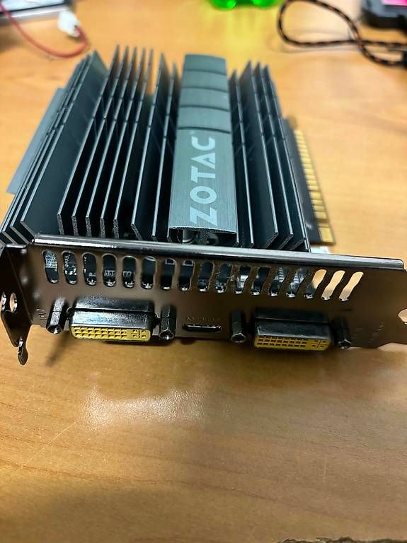 Cartes graphiques: Nvidia GT610 Zotac – D'occasion à Niederuzwil par LA-Electronics