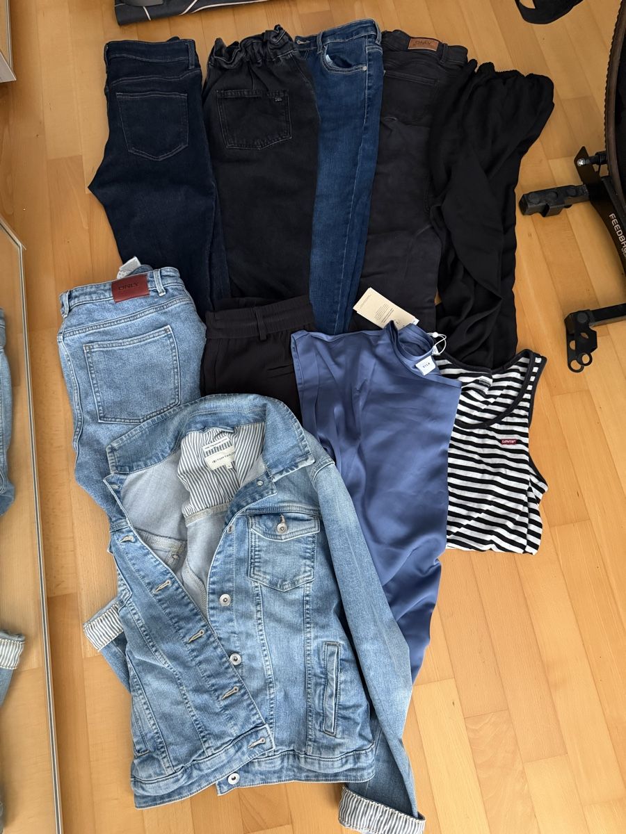 Lotti di vestiti: Damen Kleiderpaket Grösse S/M – Usato da Rapperswil SG venduto da Enjoyhappiness 3