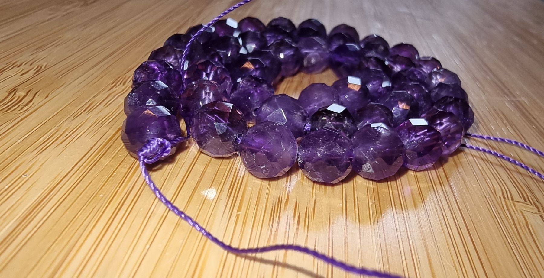 Minerali & Pietre curative: Amethyst 8mm. facettiert Strang – Nuovo e nell'imballaggio originale da Menziken venduto da Mirager 2