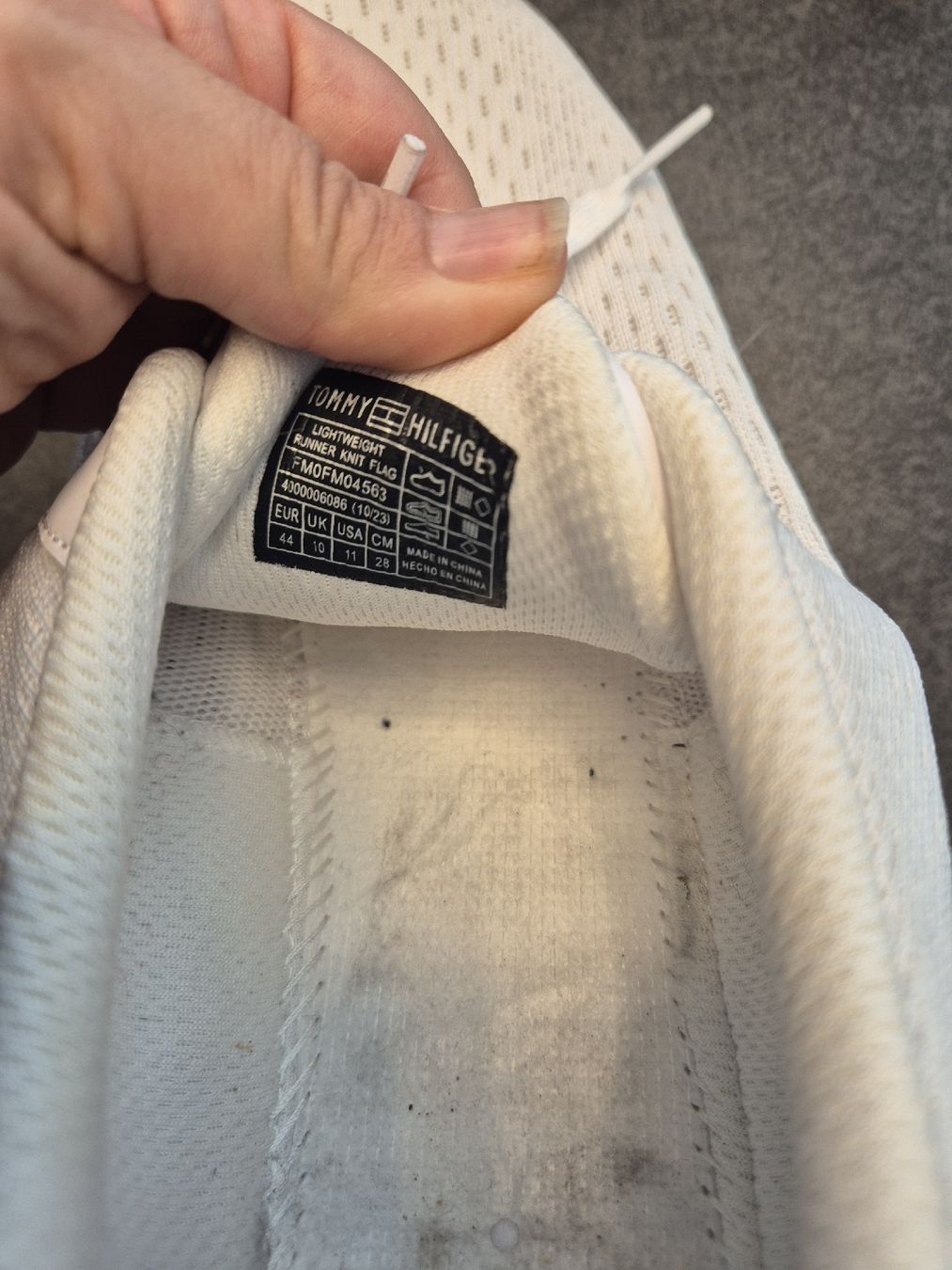 Tommy Hilfiger Scarpe da uomo: Tommy Hilfiger Sneaker leicht Gr. 44 – Usato da Ebikon venduto da Familiekunterbunt 1