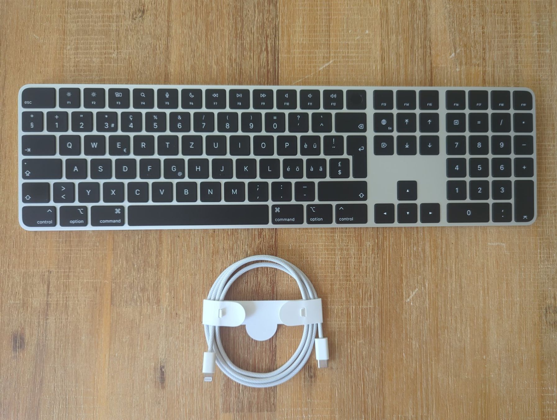 Apple Tastaturen: Apple Magic Keyboard CH mit Touch ID – Gebraucht aus Bern von q-destry