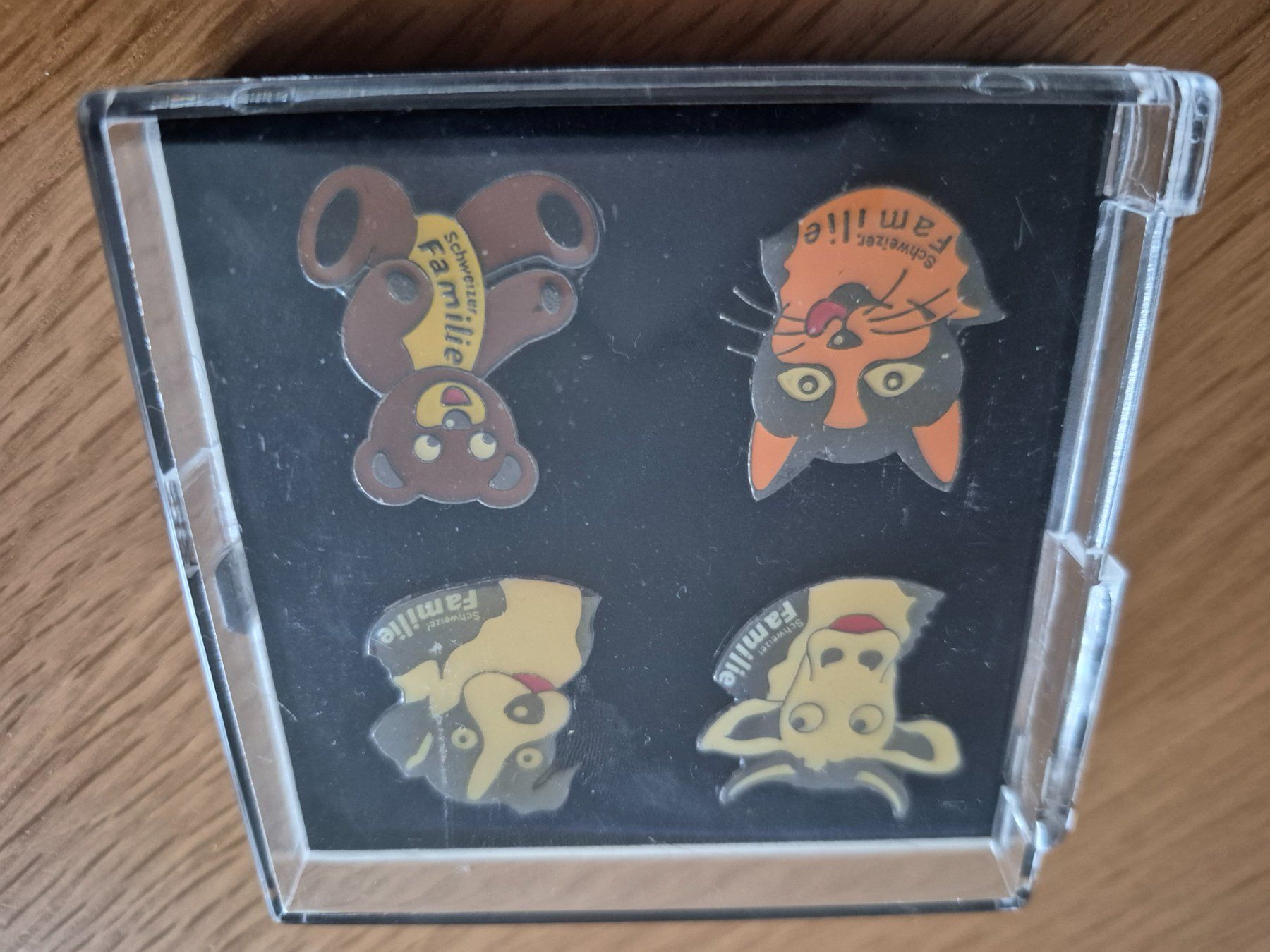 Plaketten & Abzeichen: Pin-Set Schweizer Familie – Gebraucht aus Buttikon SZ von sefa02 2