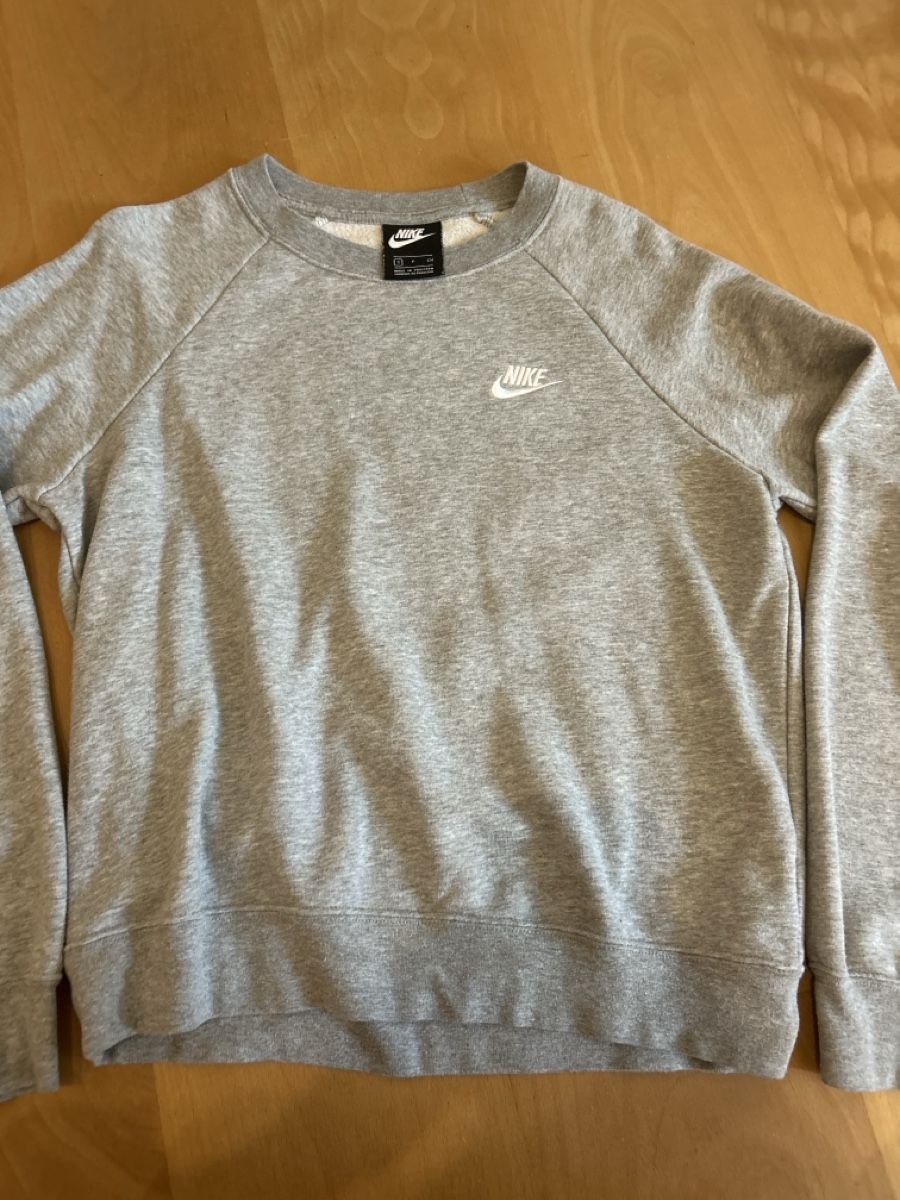 Nike Pullover & Sweatshirts: Nike Pulli grau S – Gebraucht aus Triesenberg von miauuu19 2