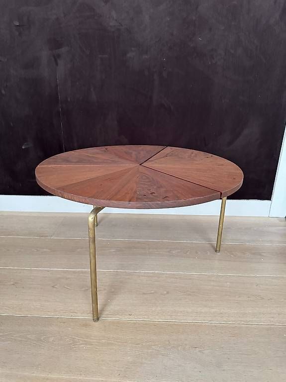 Tische: BassamFellows Circular Coffee Table, Nussbaum & Messing – Neu (gemäss Beschreibung) aus zürich von Kerstenpja