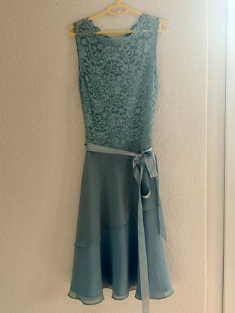 Schönes Kleid in hellblau Gr. 36