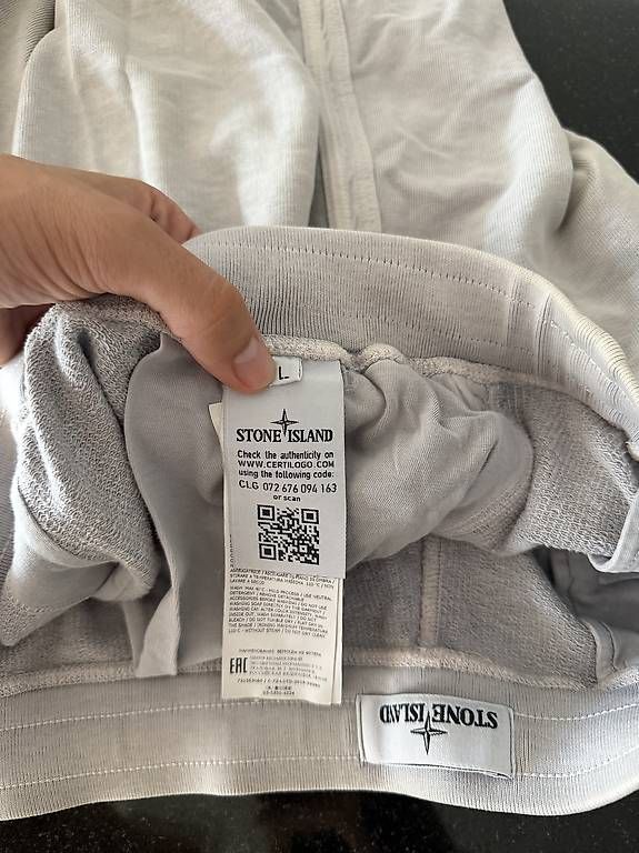 Pantaloni: Stone Island Shorts – Usato da Wittenbach venduto da fil_k7gp 1