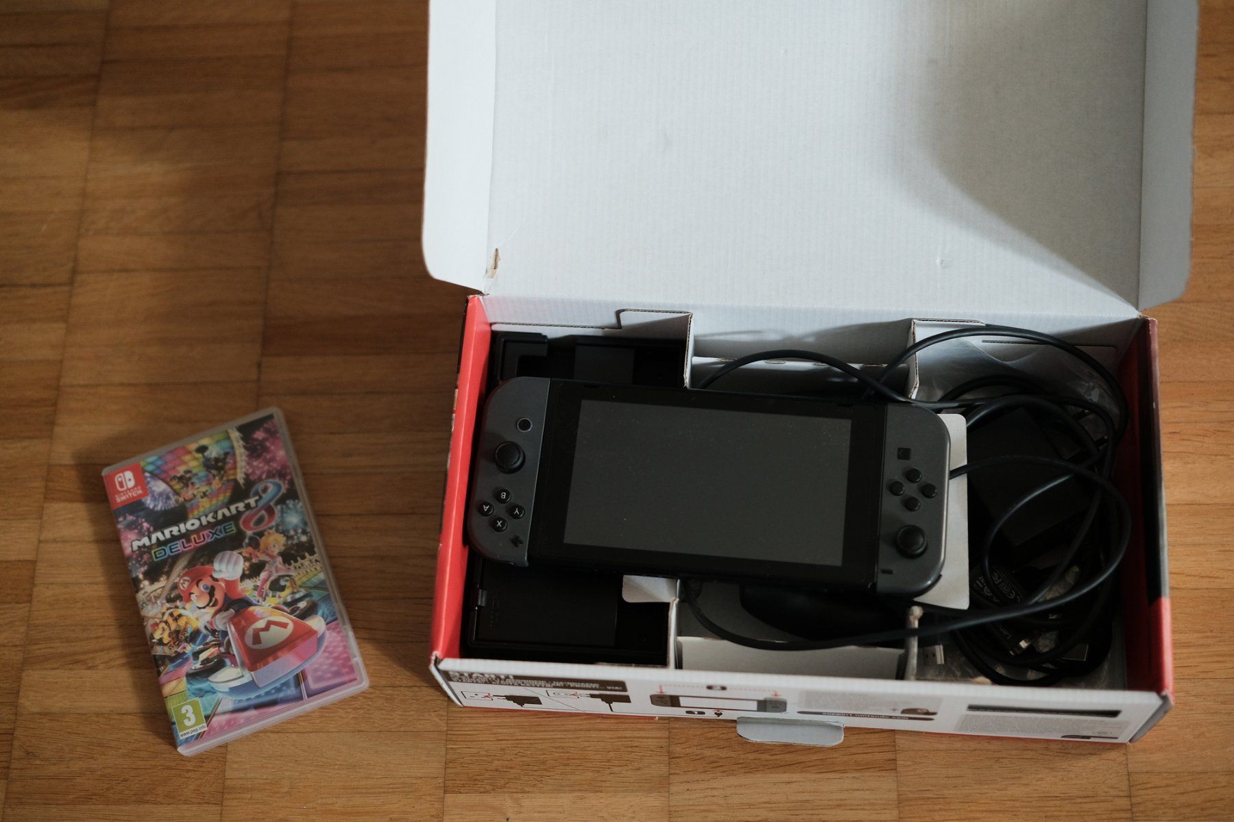 Nintendo Konsolen: Nintendo Switch + Mario Kart Deluxe 8 – Gebraucht aus Zürich von marioangst2014 3