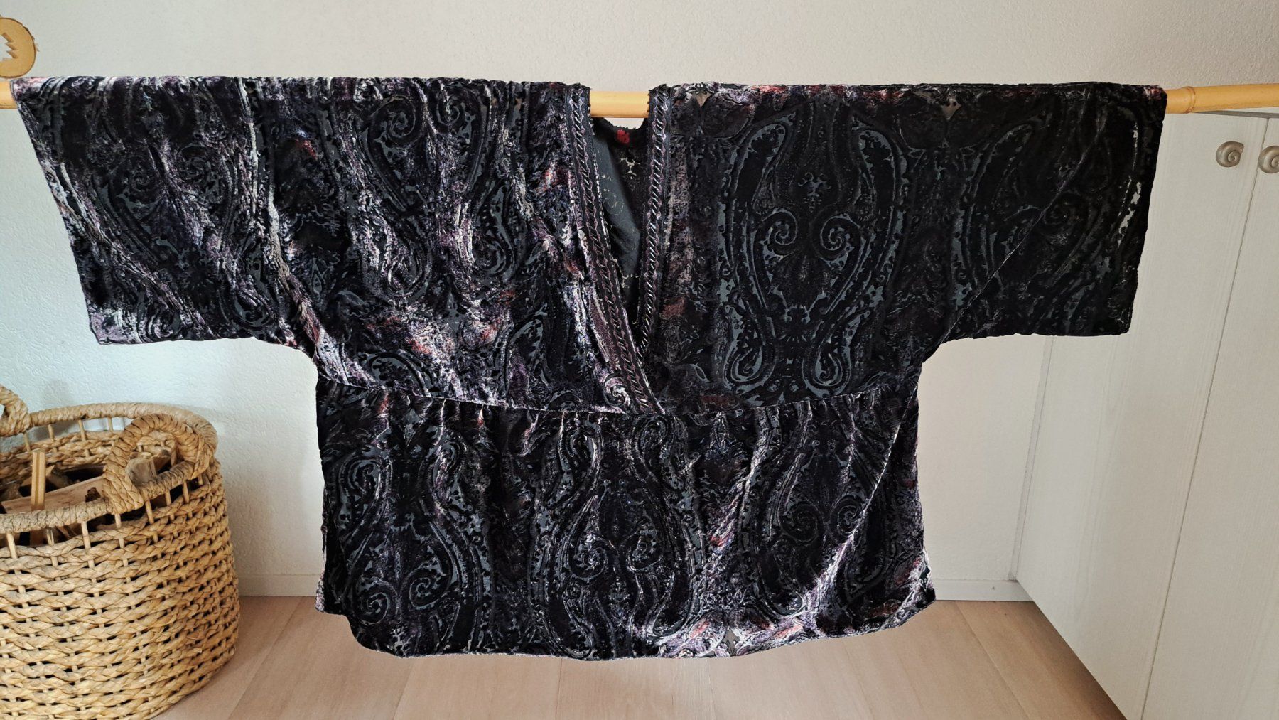 Blusen: IRIS Samt Bluse – Neu (gemäss Beschreibung) aus Reutigen von IrisFashion
