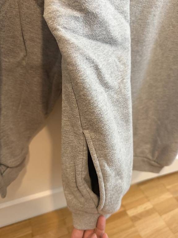 Pulls & Sweat-shirts: Bershka Pullover Grösse S – D'occasion à Zürich par san_7n2l 2