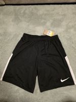 Neue Nike Dri-FIT Slim Fit Fussball Shorts, Grösse S