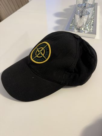 Stone Island Kappe/Hut in schwarz mit Logo