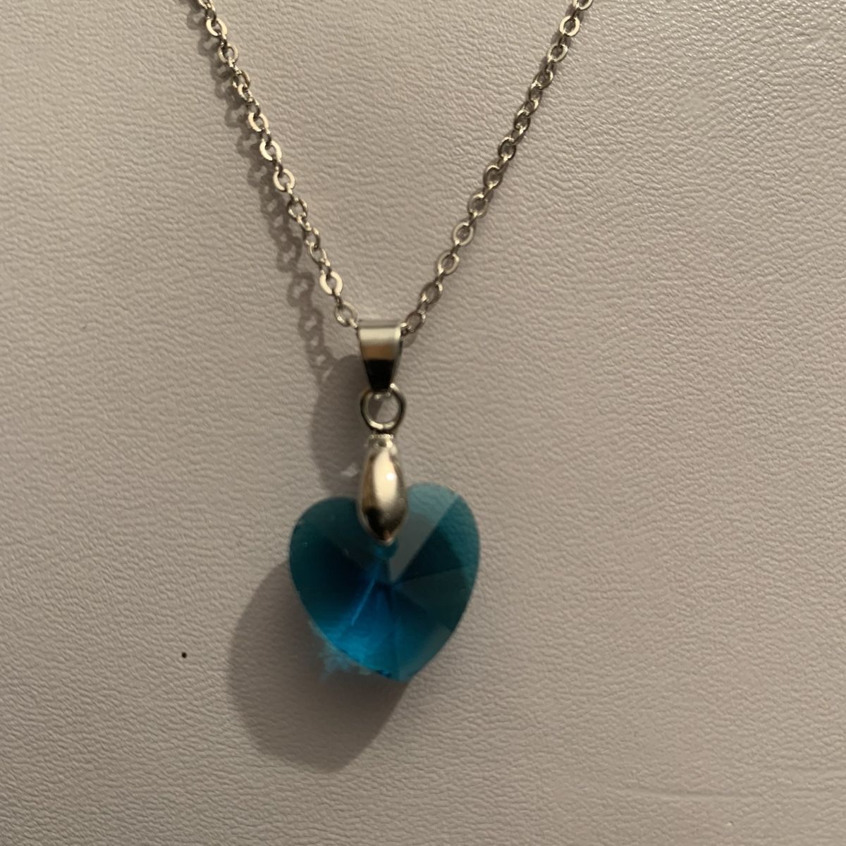 Ciondoli: Kette mit blauem Herzanhänger – Nuovo e nell'imballaggio originale da Hinteregg venduto da GARANTA 1
