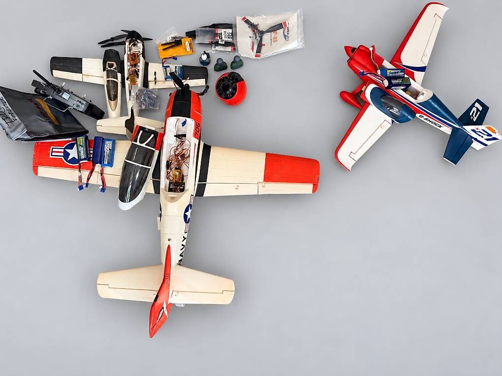 Modellbausätze & Standmodelle: kit de modélisme , 3 Avions,divers matériel – Gebraucht aus Corcelles-Chavorn von agn_5x85 2