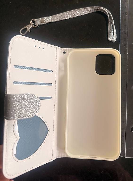 Apple Covers & Schutzfolien: Elegantes iPhone Etui in Silber – Neu und originalverpackt aus Schindellegi von Moom1402 2
