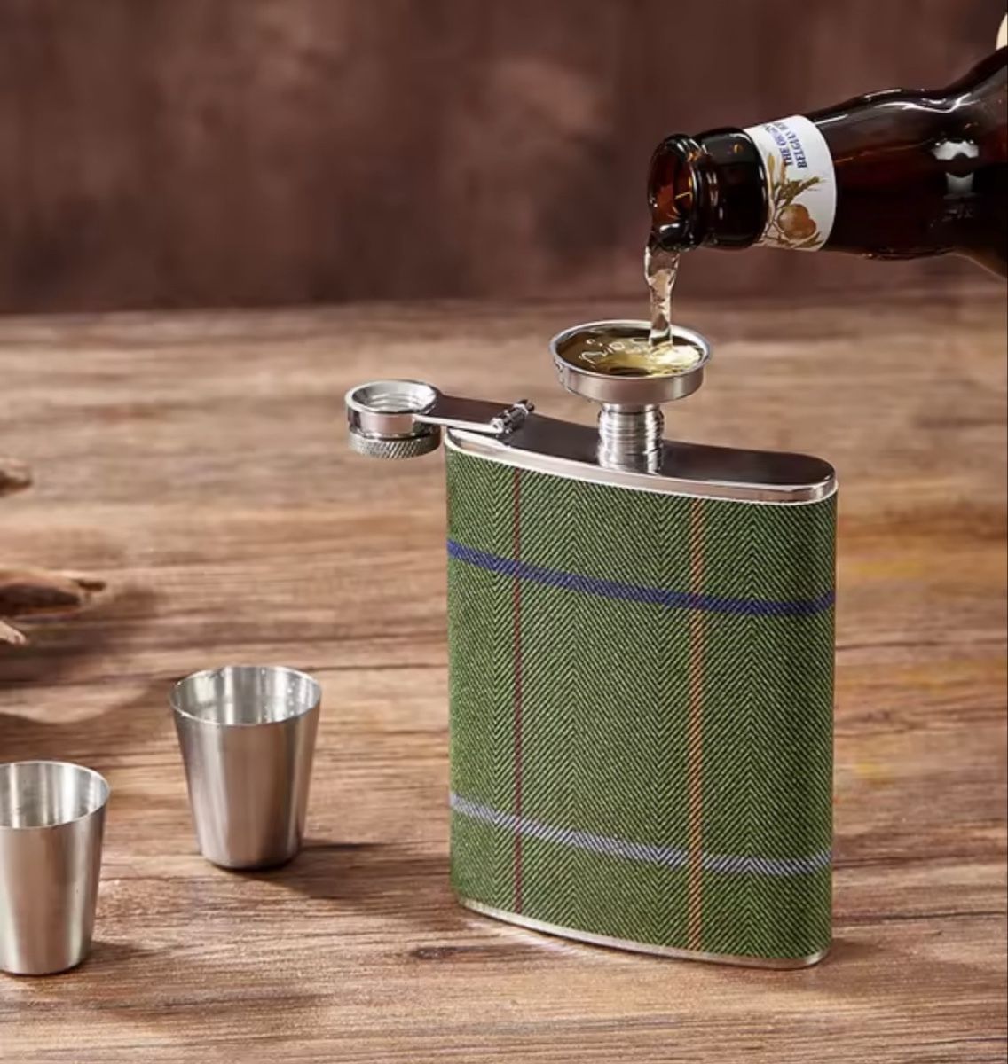 Altro: Stilvolle Flachmann Geschenkset mit Bechern und Trichter – Nuovo e nell'imballaggio originale da Seon venduto da Aaargauer01 4