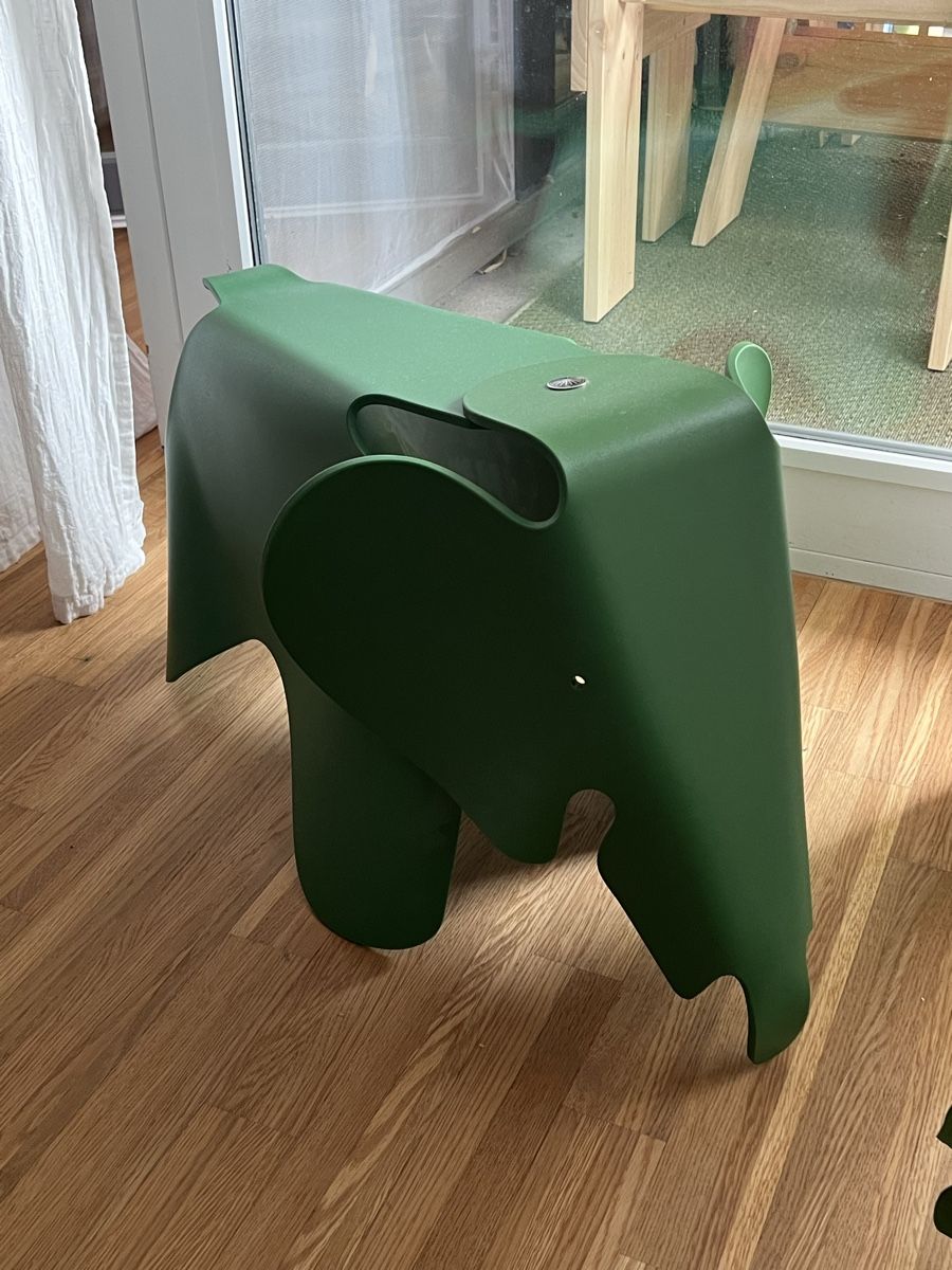 Vitra Sgabelli: Vitra Elephant Hocker, Design Charles & Ray Eames 1945 – Usato da Luzern venduto da maisonnoir 1