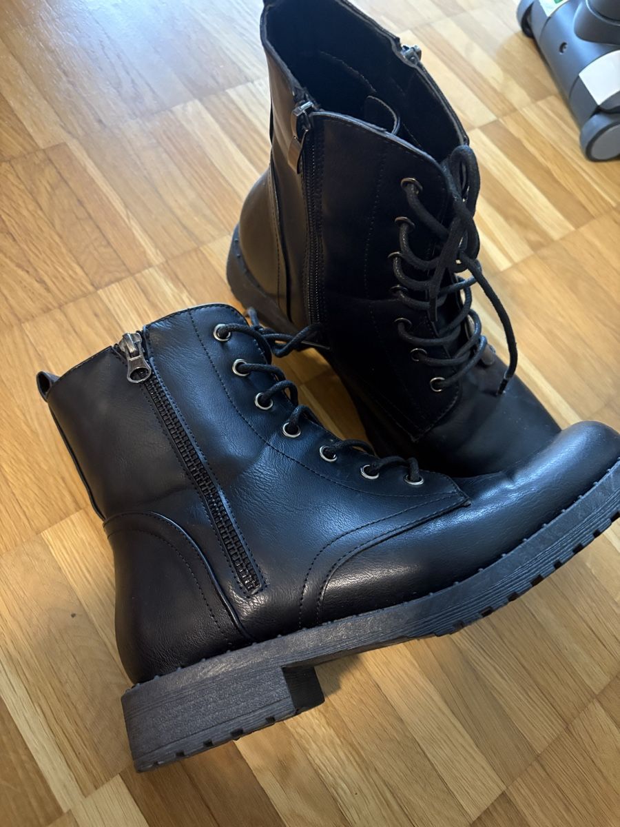 Scarpe da donna: Stivaletti neri, taglia 38 – Usato da Novazzano venduto da jen_hx8j 1