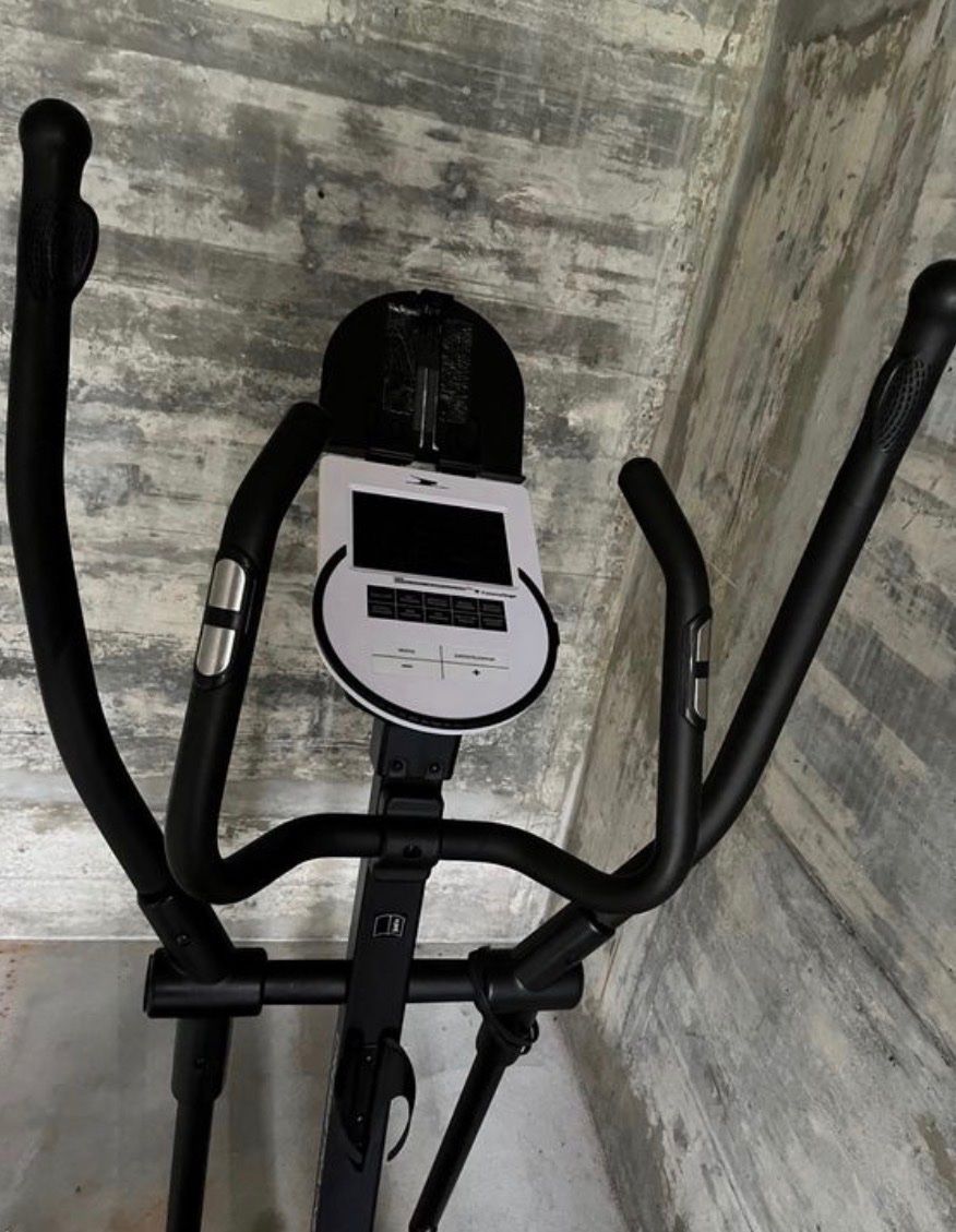 Hometrainer: Crosstrainer C.17 mit Display – Usato da Port venduto da tge_mh6f 1