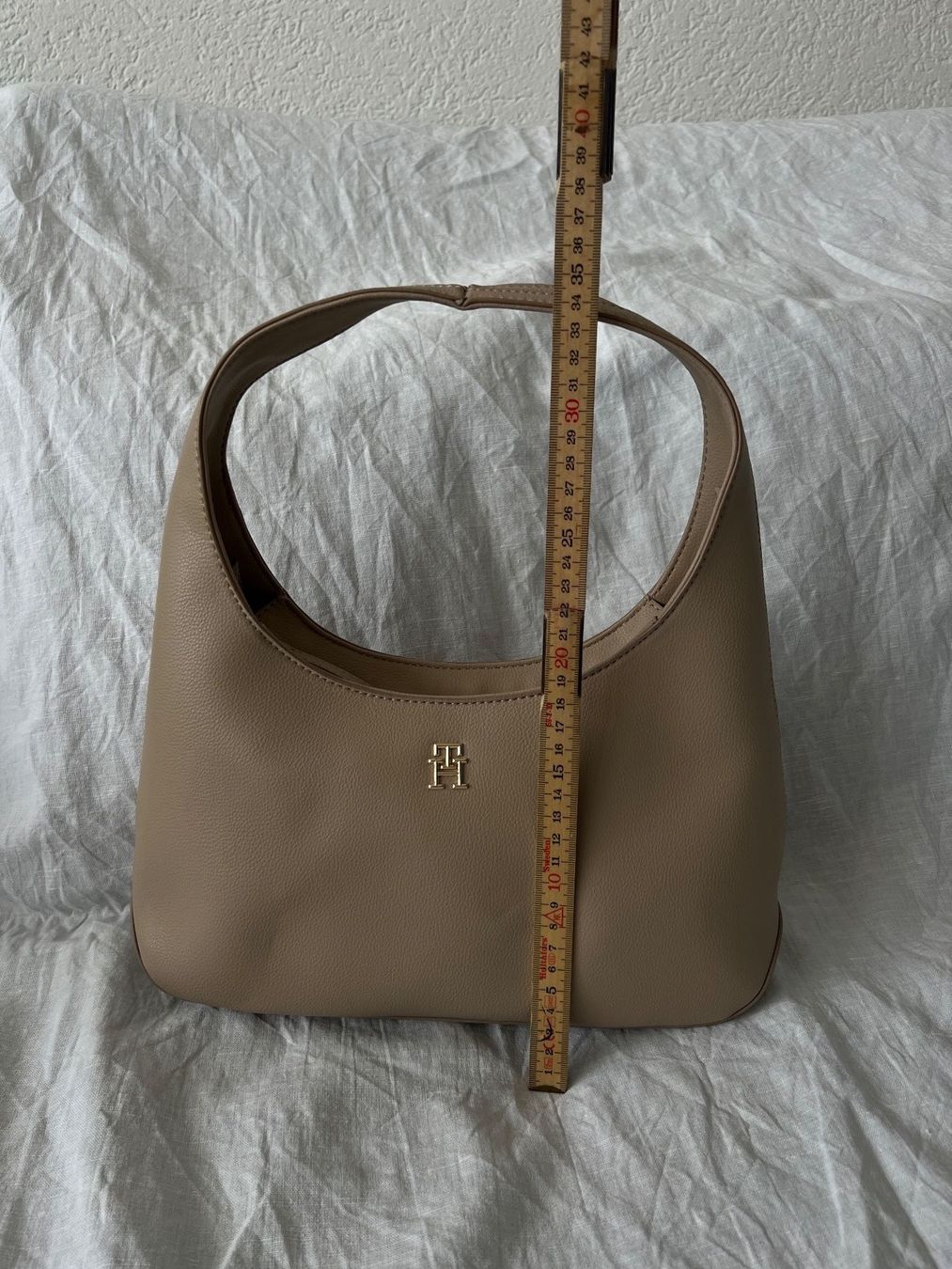 Tommy Hilfiger Borse da donna: TH Handtasche taupe, neuwertig! – Nuovo (secondo la descrizione) da Biberist venduto da pin_ywg6 2