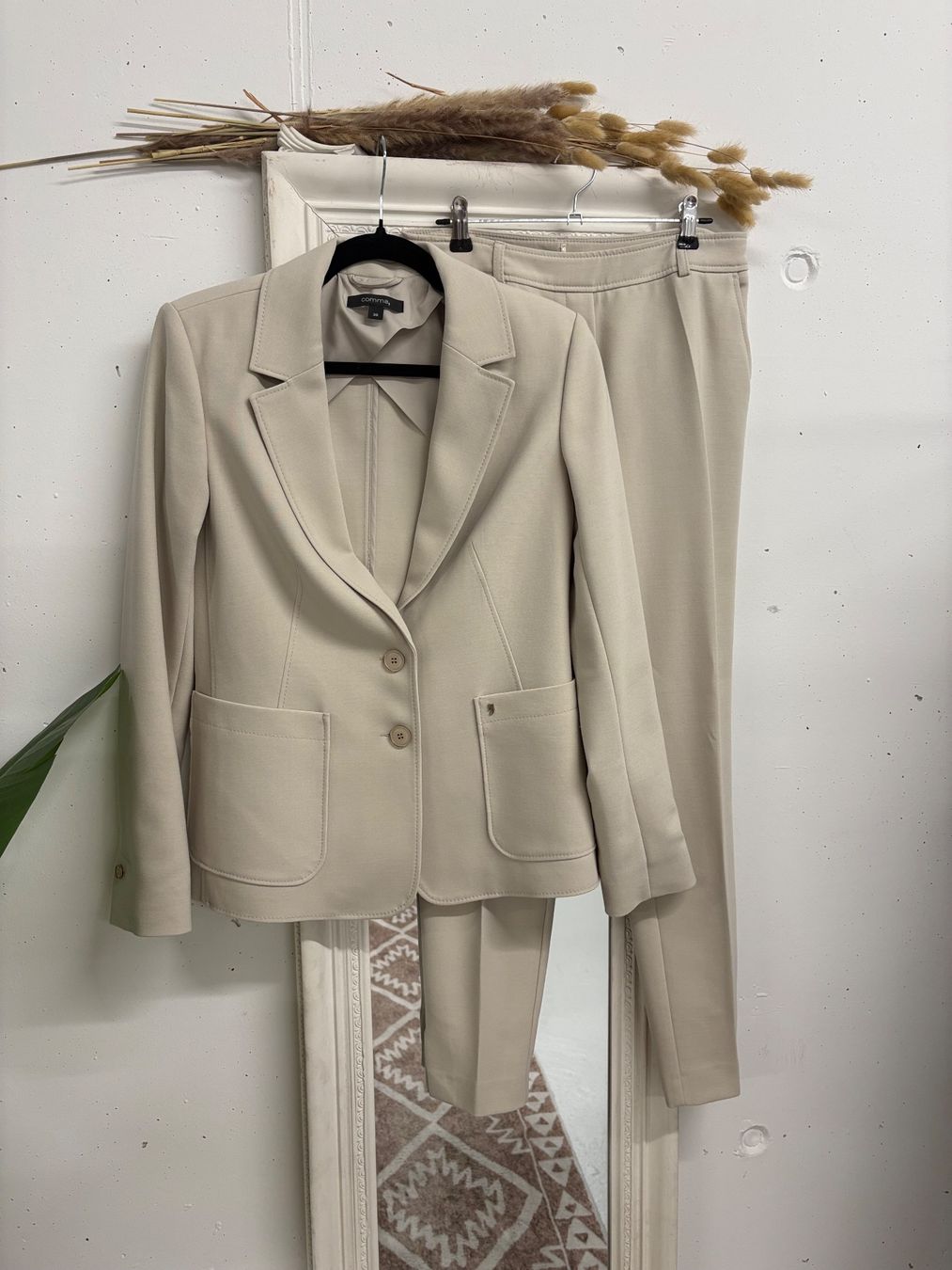 Comma Ensembles & Tailleurs: Comma Anzug beige Gr. 36 – D'occasion à Regensdorf par secondchancefashion 2