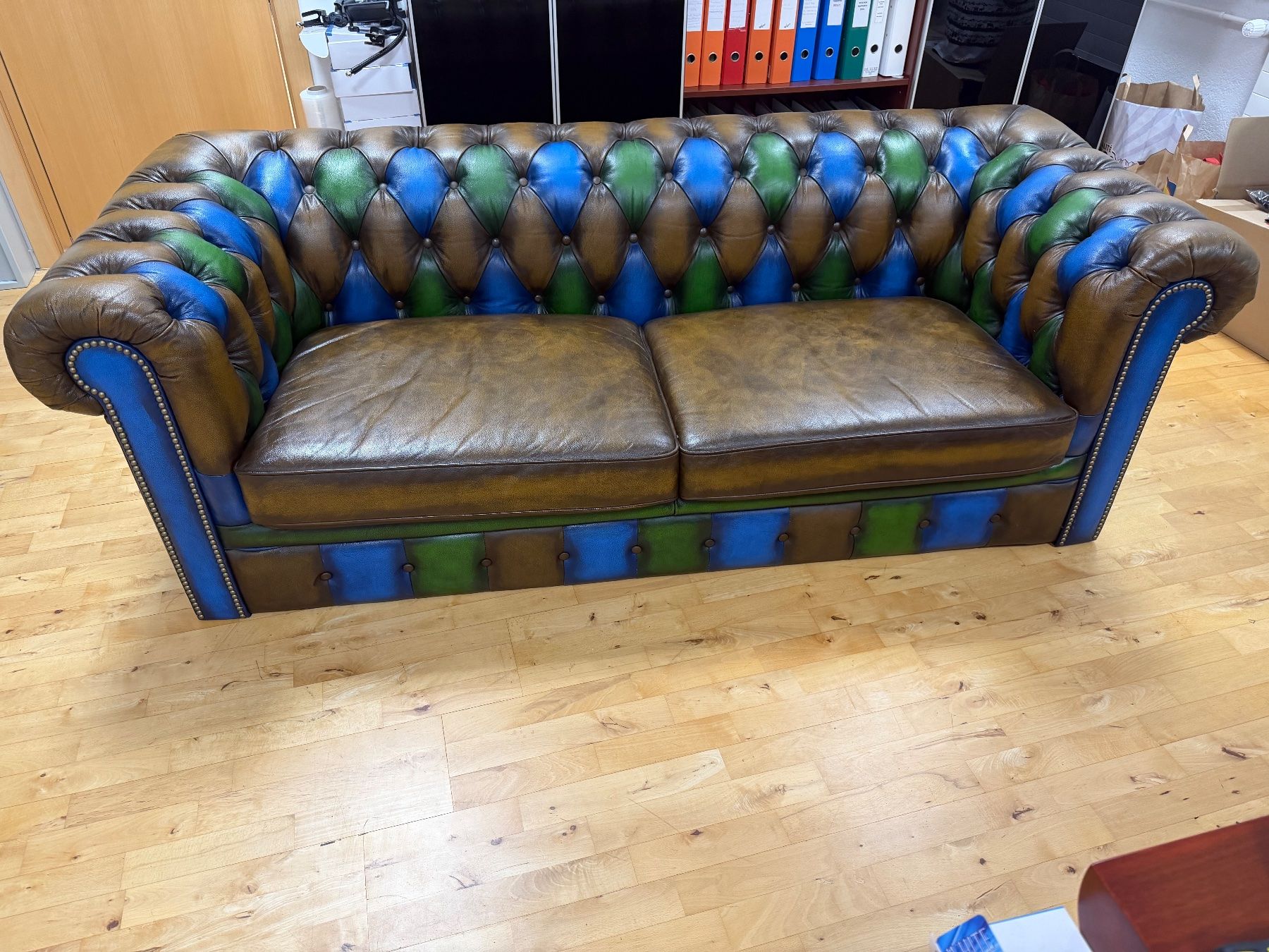 Chesterfield Divani: Luxus Chesterfield Echtleder 2er Sofa – Usato da Schötz venduto da grand69