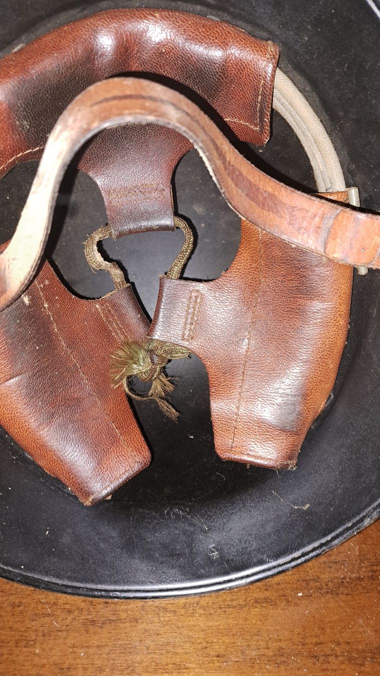 Uniformi & Effetti personali: 3 Helme Vintage Militär? – Usato da Kölliken venduto da Upcycling-by-Mc-TAM 3