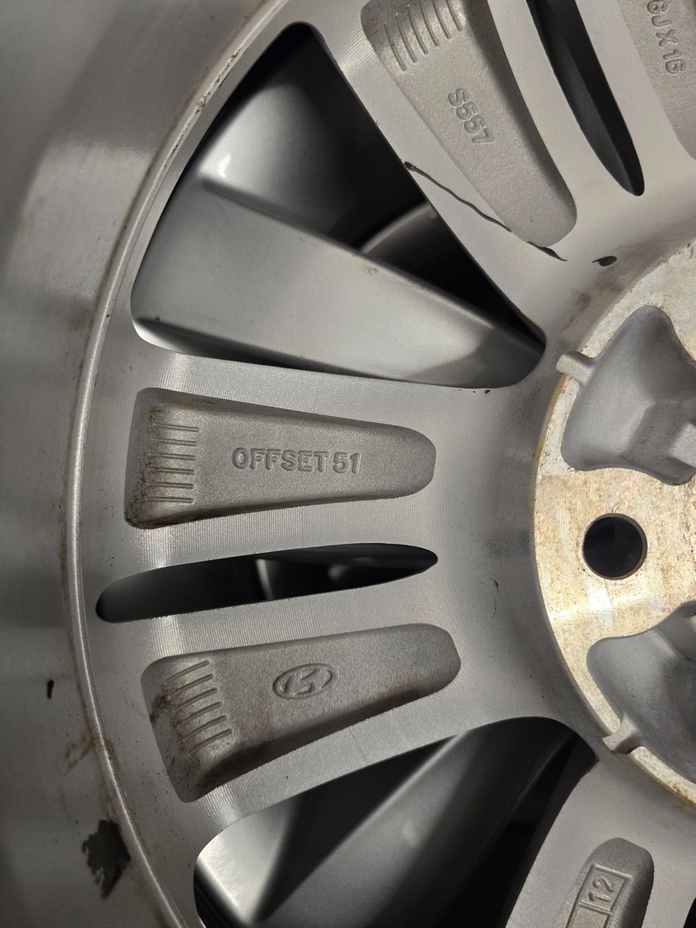 Hyundai Pneus & Kompletträder: Hyundai ix20 Sommerräder – Gebraucht aus Fislisbach von adnan.arshad84 4