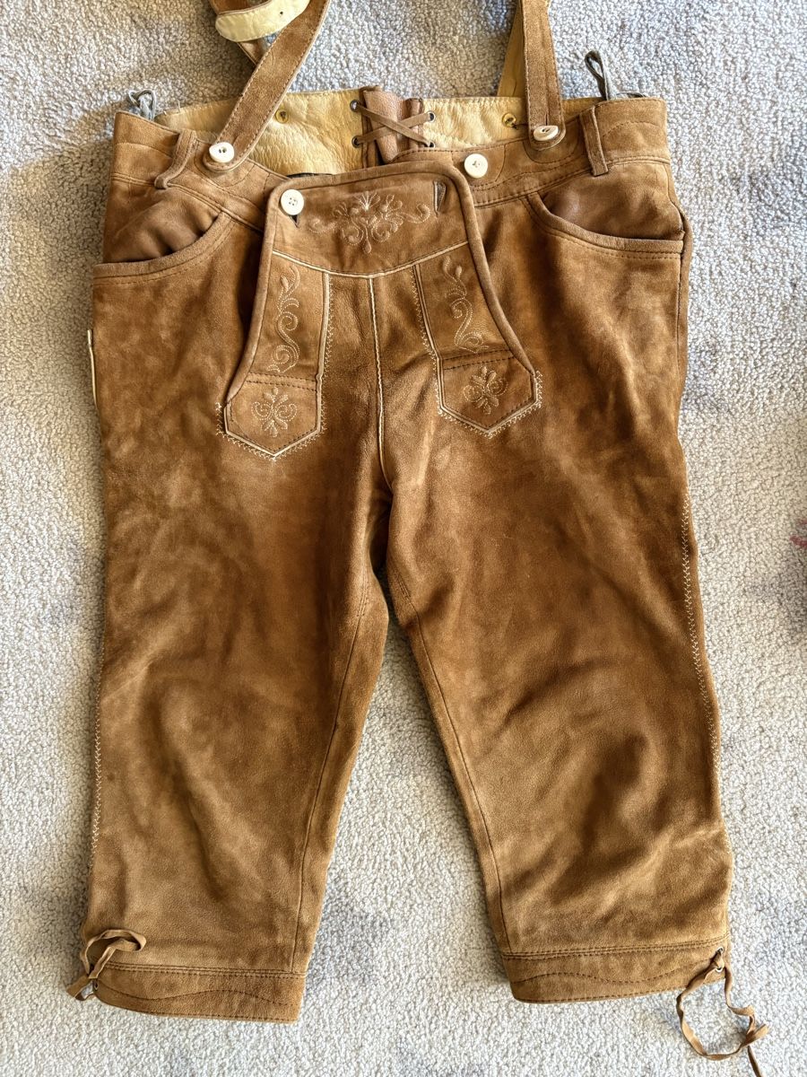 Lotti di vestiti: Lederhosen mit Schuhe – Usato da Ziefen venduto da Yves0 1