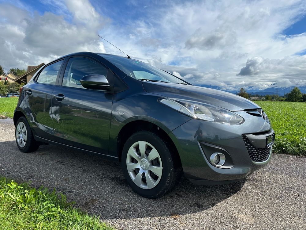 Schne Mazda 2 Alt Ebenbildnull
