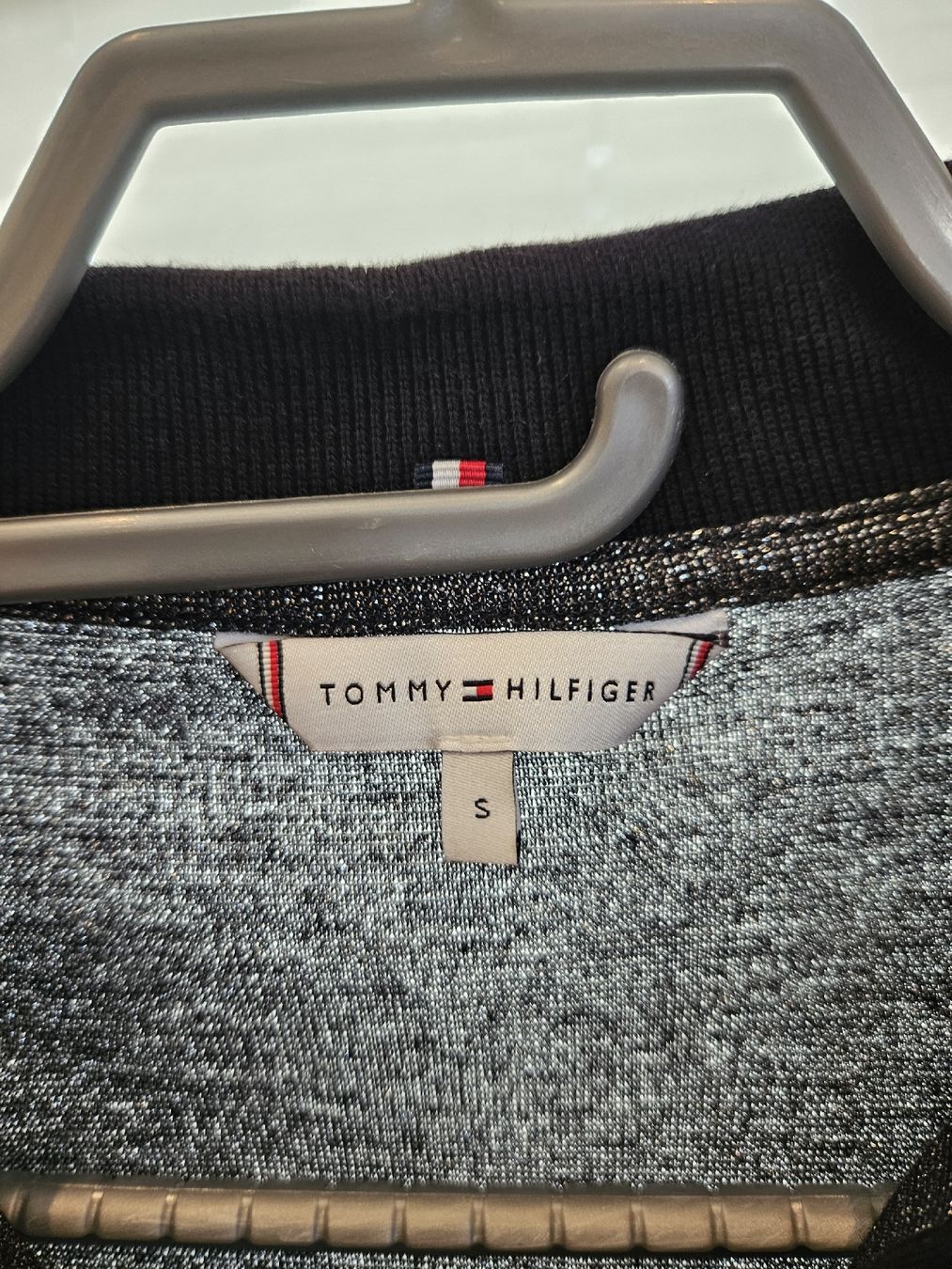 Polo-Shirts: Tommy Hilfiger Langarm Polo aus Glitzergarn – Gebraucht aus Lufingen von chr_nhh6 1