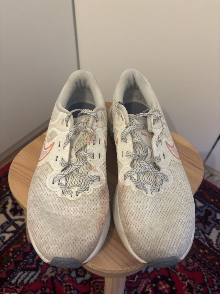 Nike Scarpe da donna: Chaussures de course Nike  – Usato da Pully venduto da miss3shai 3