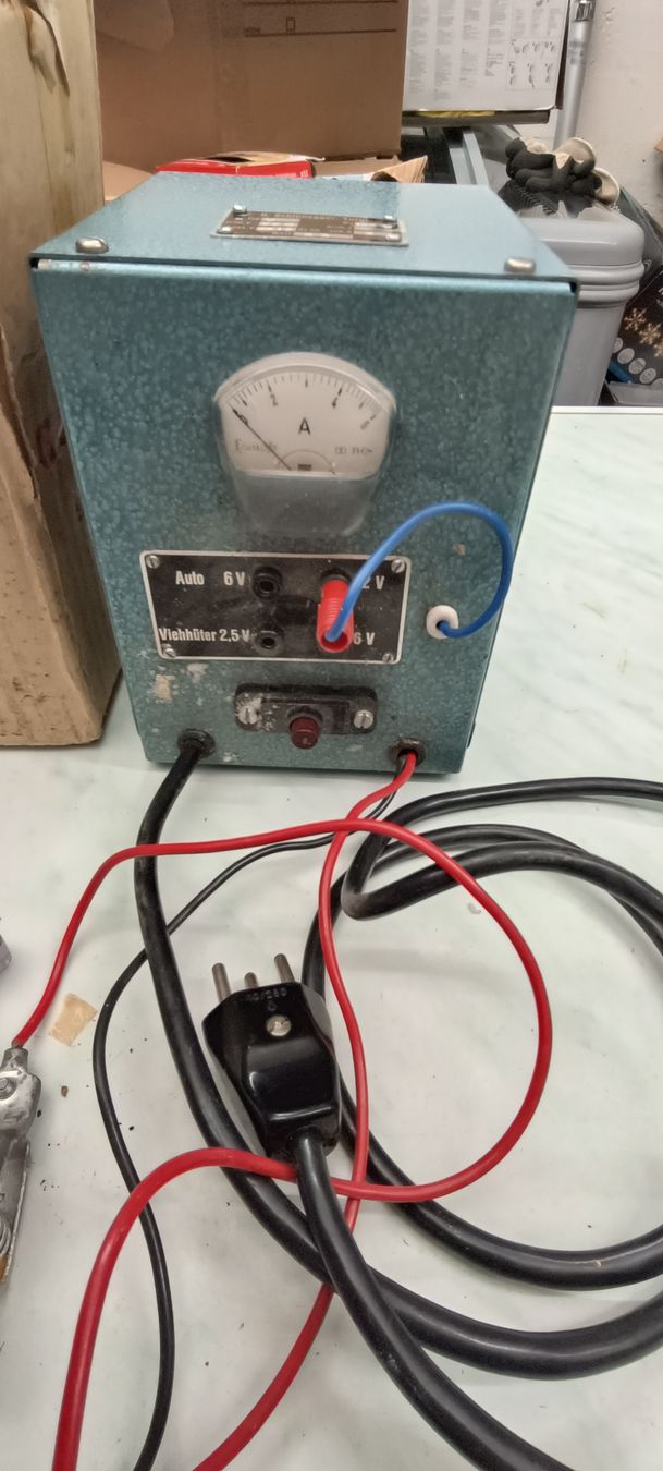 Componenti elettronici: Lade-Gleichrichter Schlunegger Trafo – Usato da Pfäffikon ZH venduto da K-V-M 3